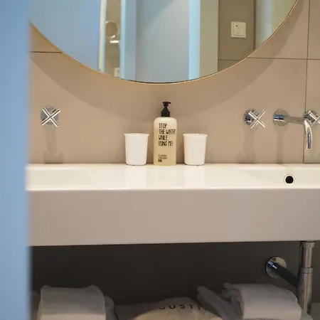 Jugend- Und Augustin מלון